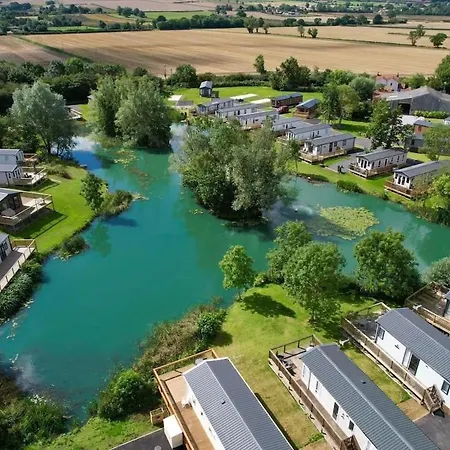 Chalet Lakefront Fishing Lakes 5 Star Country Park M Little Habton