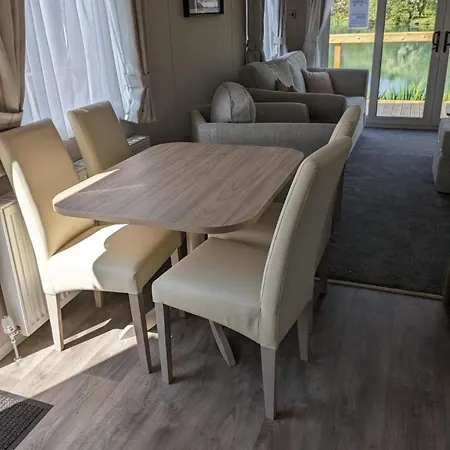 Chalet Lakefront Fishing Lakes 5 Star Country Park M Little Habton